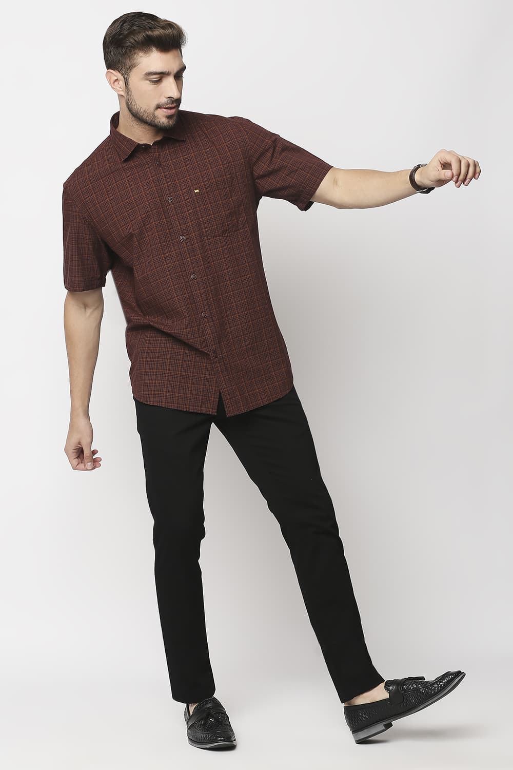 Slim Fit Checks Halfsleeves Shirt