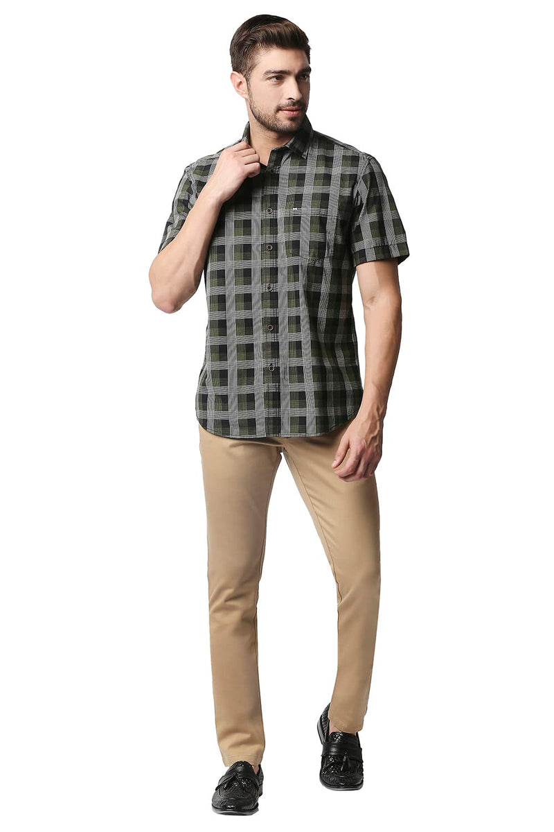 BASICS SLIM FIT CHECKS HALFSLEEVES SHIRT