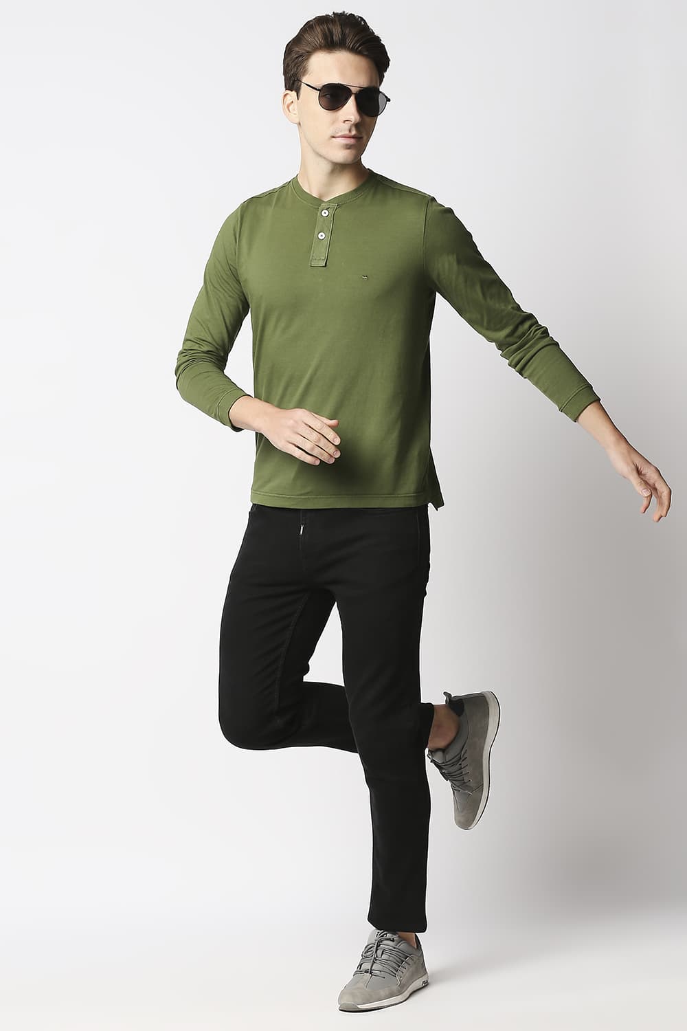 Muscle Fit Henley T-shirt