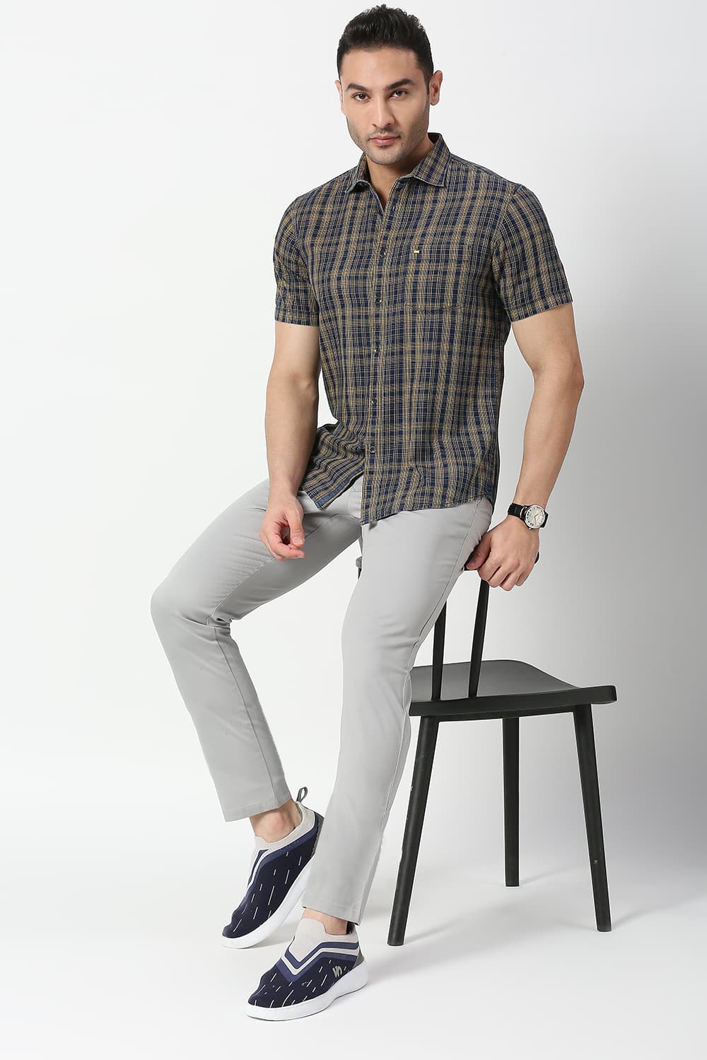 Slim Fit Cotton Indigo Checks Halfsleeves Shirt