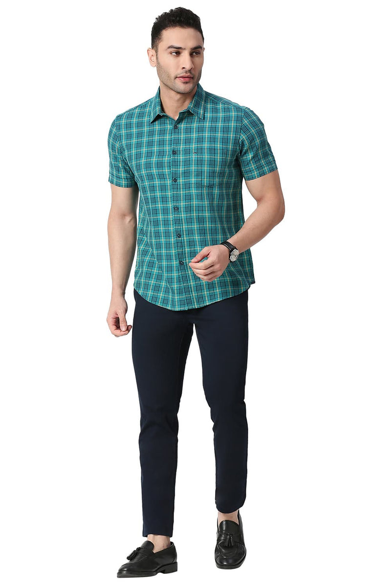 BASICS SLIM FIT COTTON TWILL CHECKS HALFSLEEVES SHIRT