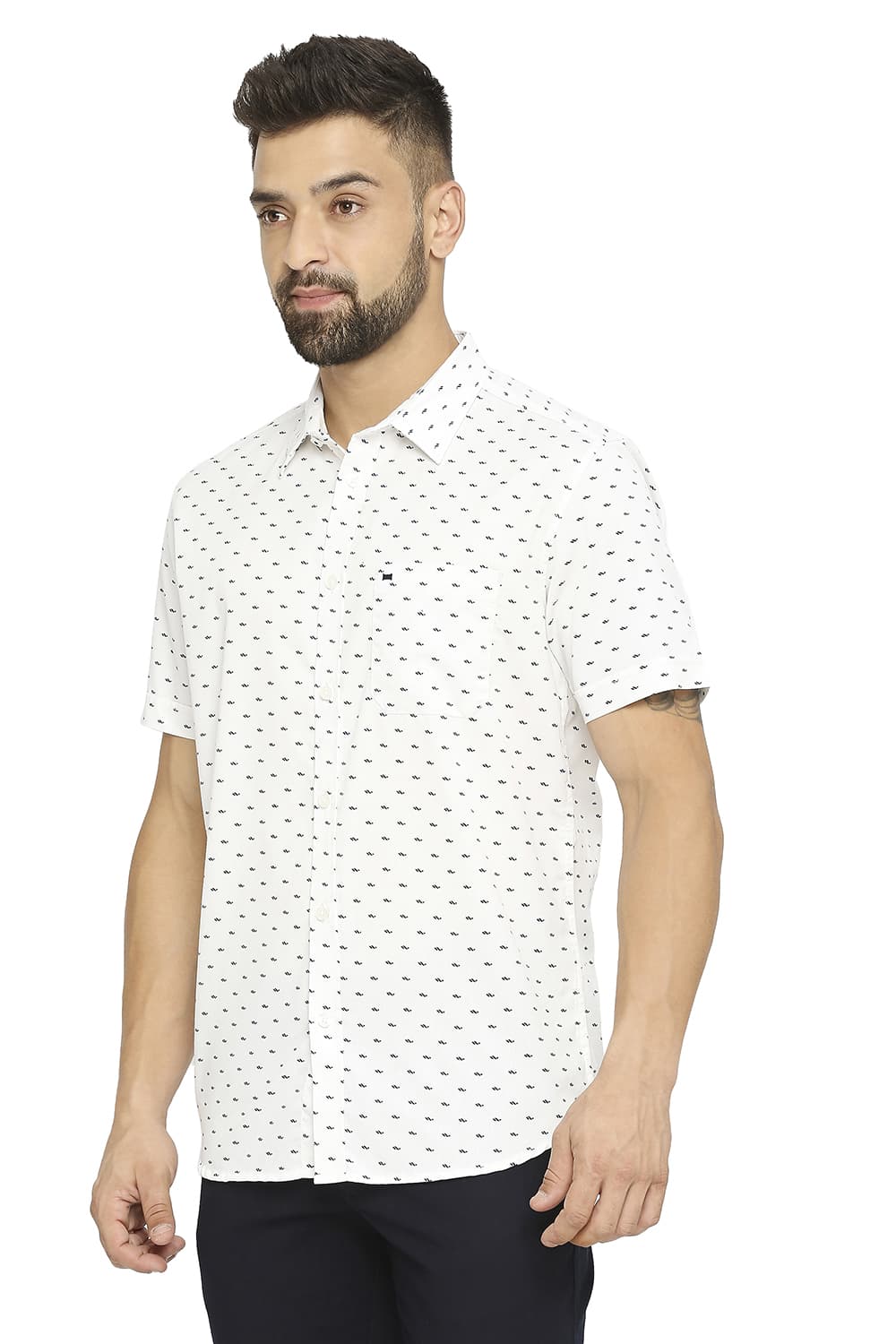 BASICS SLIM FIT COTTON POLYESTER TWILL PRINTED HALFSLEEVES SHIRT