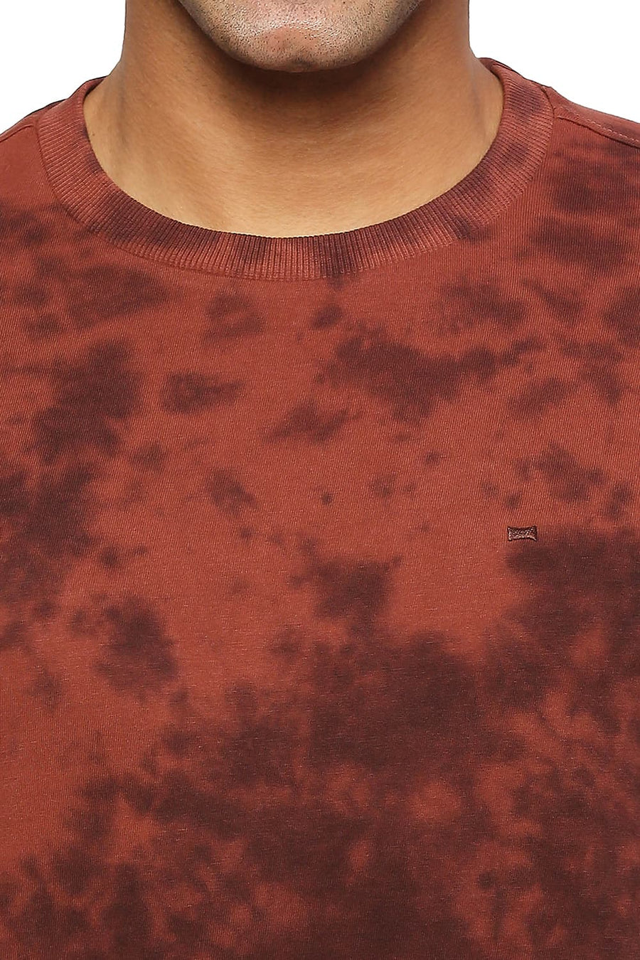 BASICS MUSCLE FIT DEEP MAHOGANY TIE DYE CREW T-SHIRT