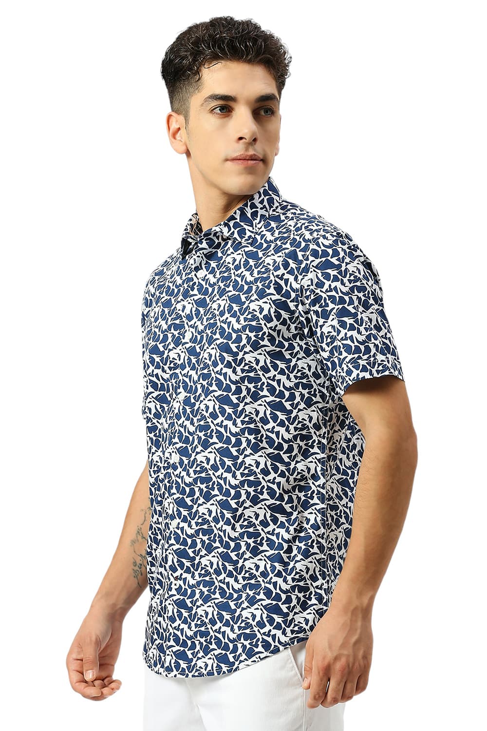 SLIM FIT COTTON PRINTED HALFSLEEVES SHIRT