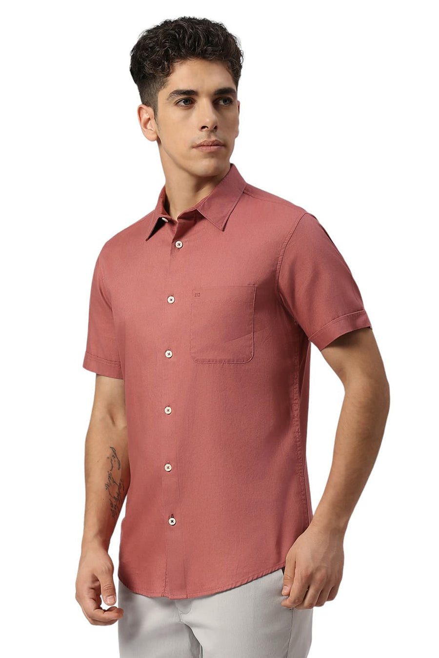 BASICS SLIM FIT COWHIDE RED COTTON DOBBY HALFSLEEVES SHIRT