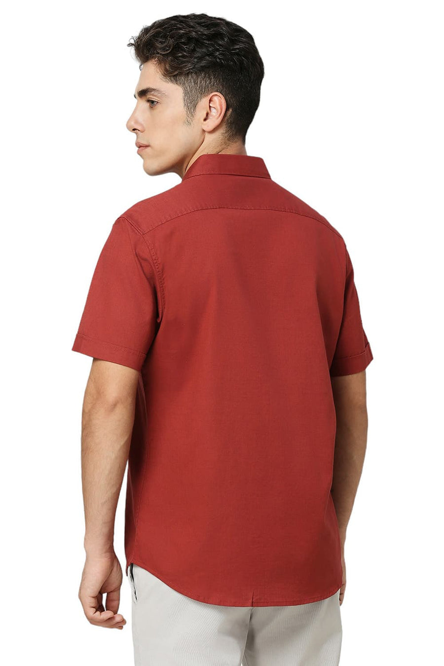 BASICS SLIM FIT CARDINAL RED COTON SLUB TWILL HALFSLEEVES SHIRT