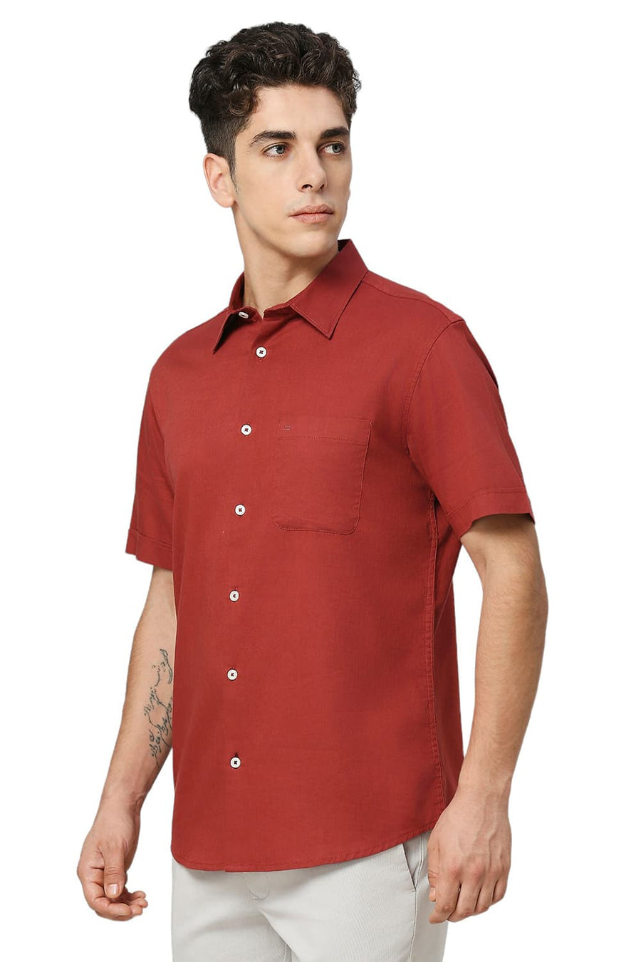 BASICS SLIM FIT CARDINAL RED COTON SLUB TWILL HALFSLEEVES SHIRT