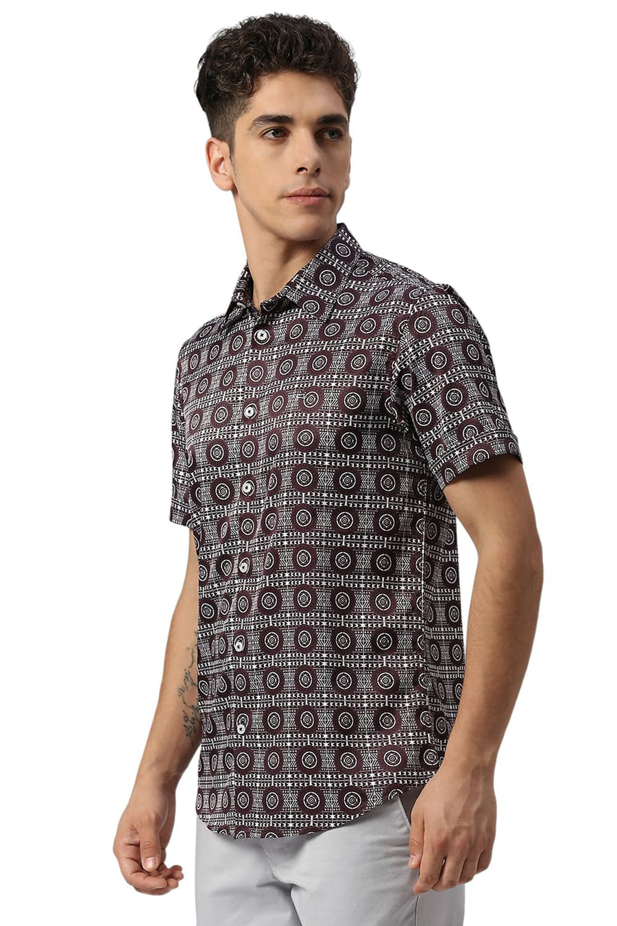 BASICS SLIM FIT MAROON FUDGE POLYESTER STRETCH TWILL PRINTED HALFSLEEVES SHIRT