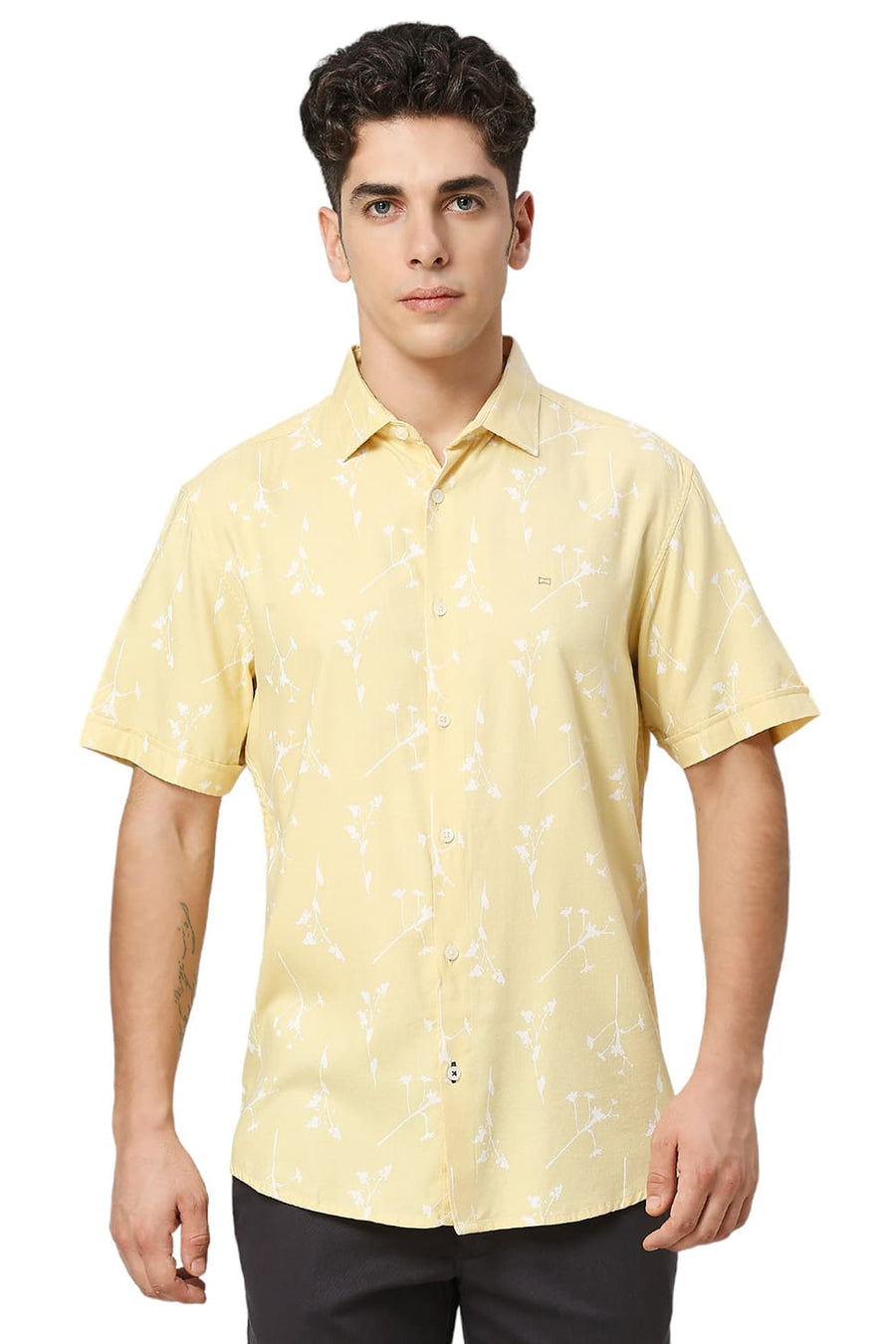BASICS SLIM FIT PASTEL YELLOW COTTON VISCOSE TWILL PRINTED HALFSLEEVES SHIRT