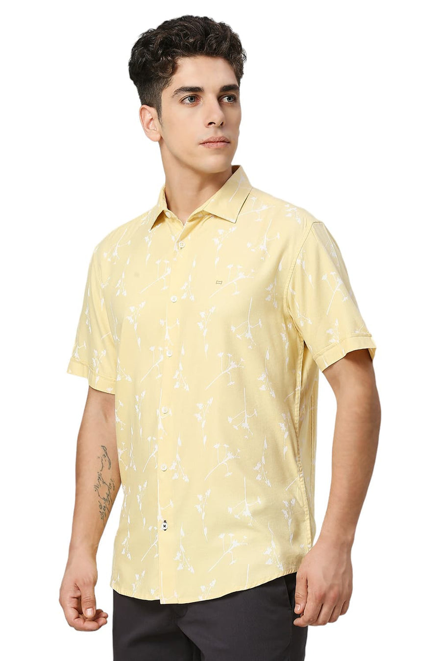 BASICS SLIM FIT PASTEL YELLOW COTTON VISCOSE TWILL PRINTED HALFSLEEVES SHIRT