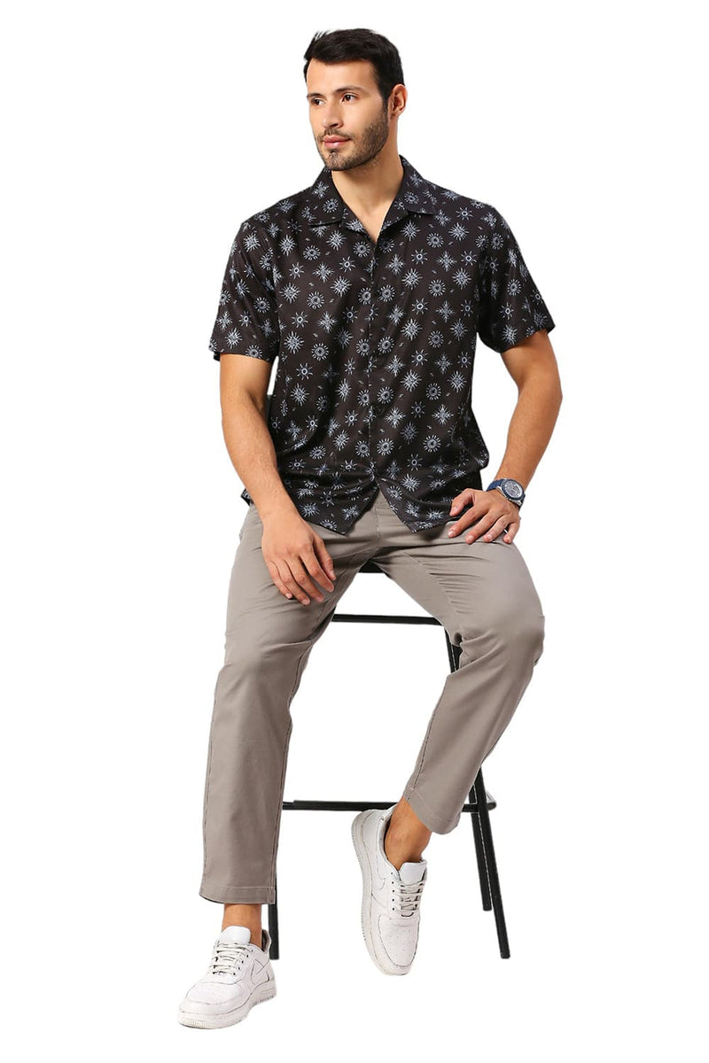 RELAXED FIT POLYESTER STRETCH TWILL PRINTED HALFSLEEVES SHIRT