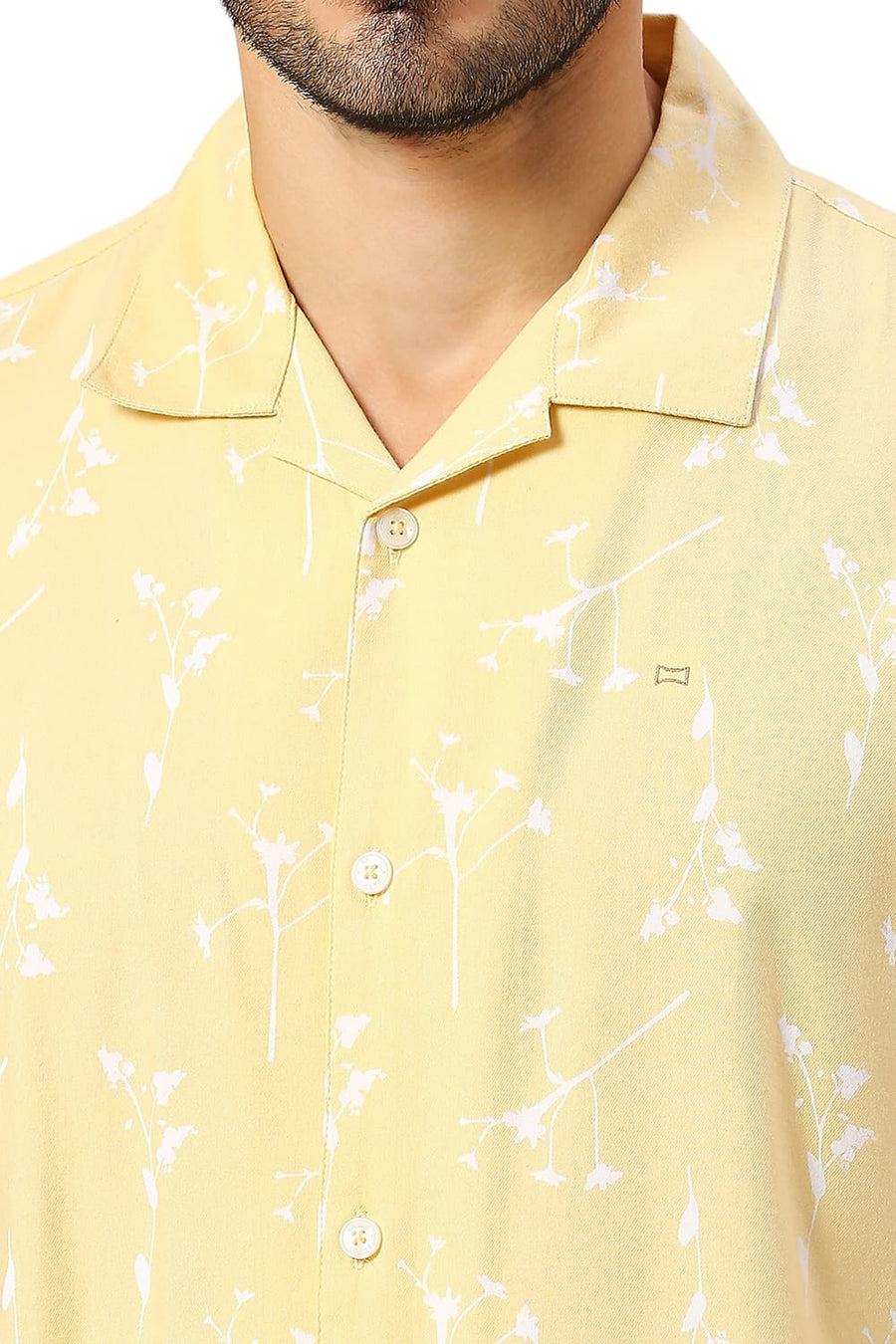 BASICS RELAXED FIT PASTEL YELLOW COTTON VISCOSE TWILL PRINTED HALFSLEEVES SHIRT