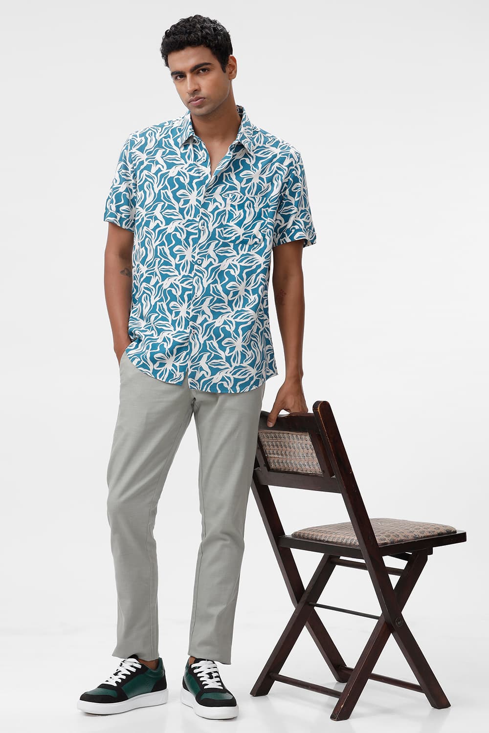 SLIM FIT COTTON VISCOSE TWILL PRINTED HALFSLEEVES SHIRT