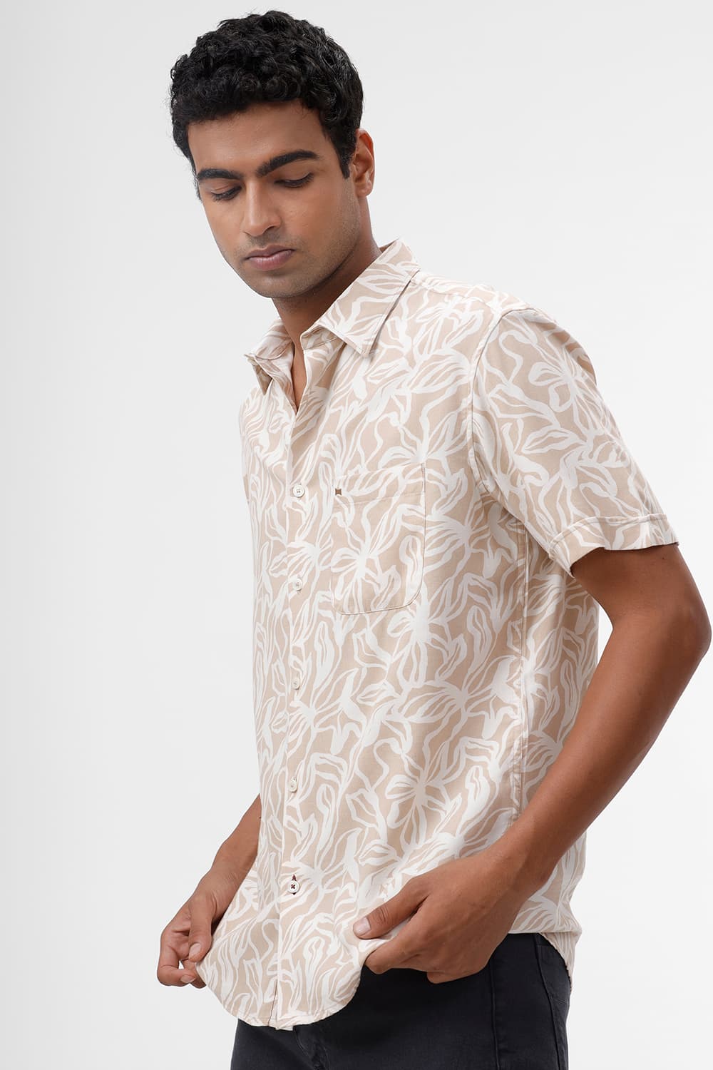 SLIM FIT COTTON VISCOSE TWILL PRINTED HALFSLEEVES SHIRT
