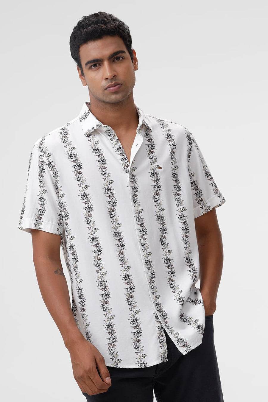 BASICS SLIM FIT STREAM WHITE COTTON VISCOSE PRINTED STRIPE HALFSLEEVES SHIRT