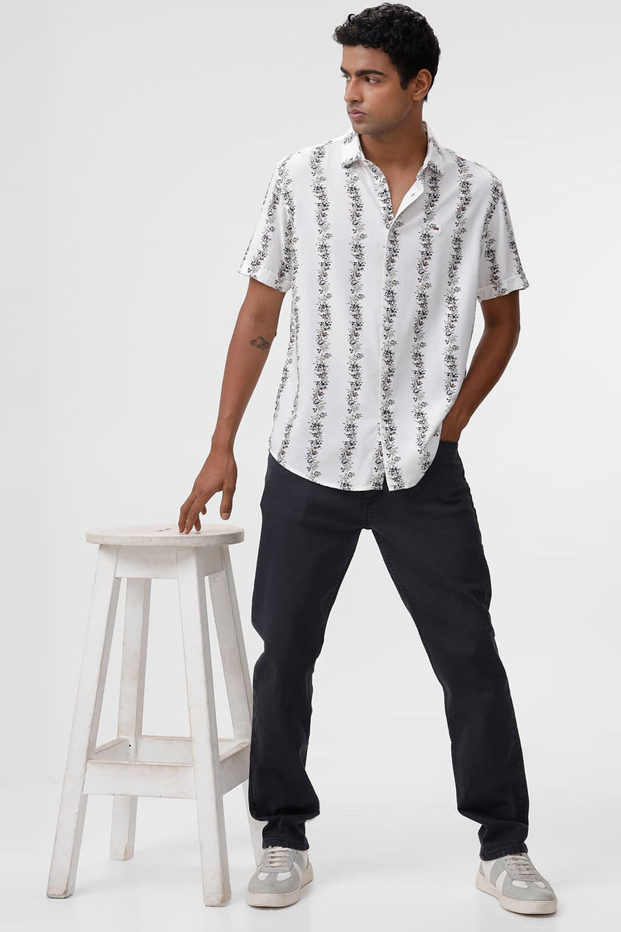 BASICS SLIM FIT STREAM WHITE COTTON VISCOSE PRINTED STRIPE HALFSLEEVES SHIRT