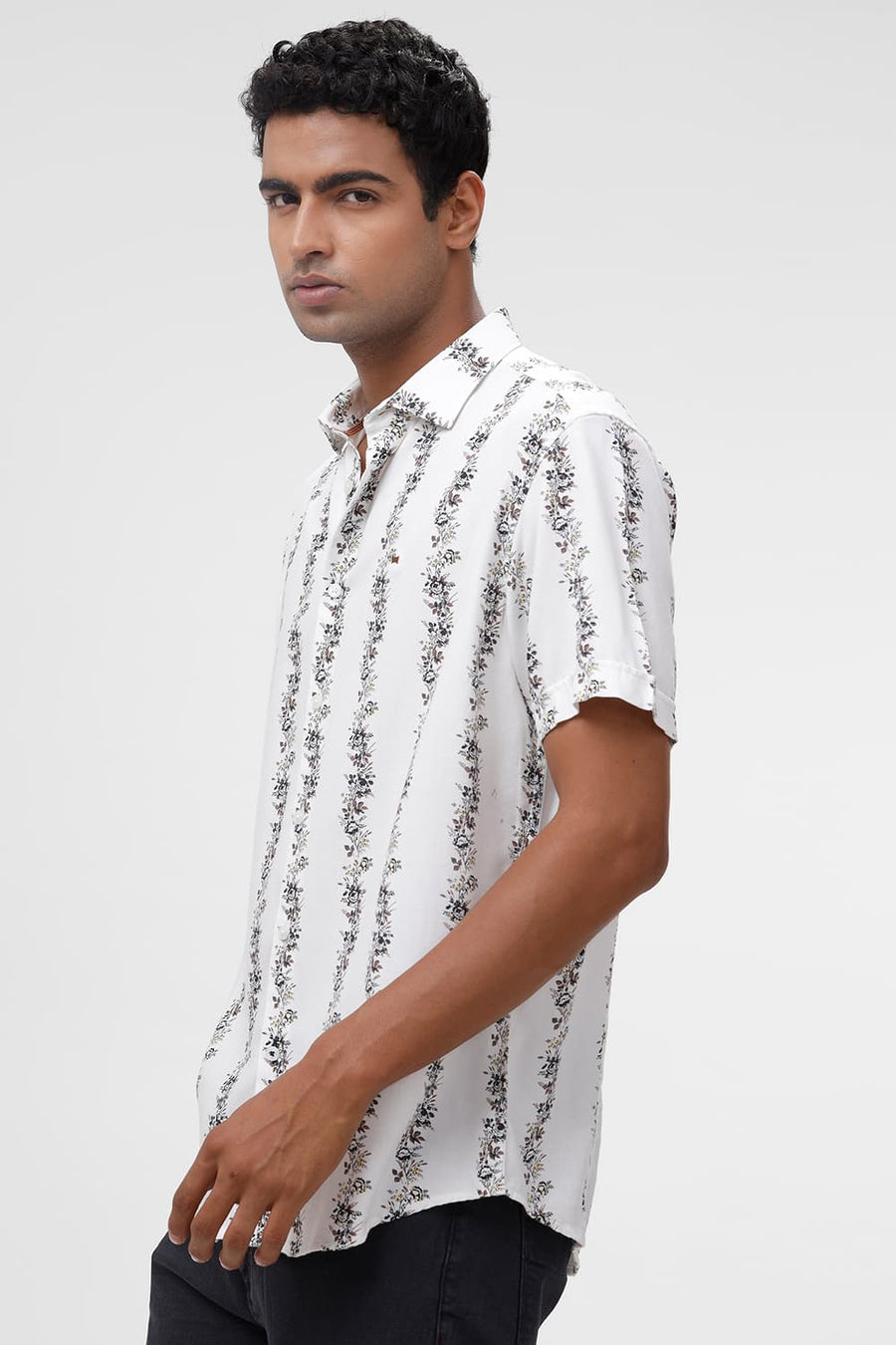 BASICS SLIM FIT STREAM WHITE COTTON VISCOSE PRINTED STRIPE HALFSLEEVES SHIRT