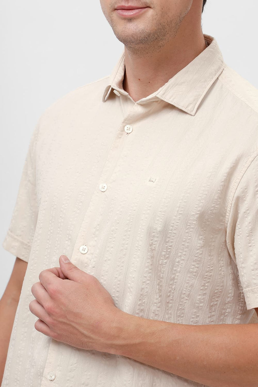 BASICS SLIM FIT ARCTIC BEIGE COTTON SEERSUCKER DOBBY HALFSLEEVES SHIRT