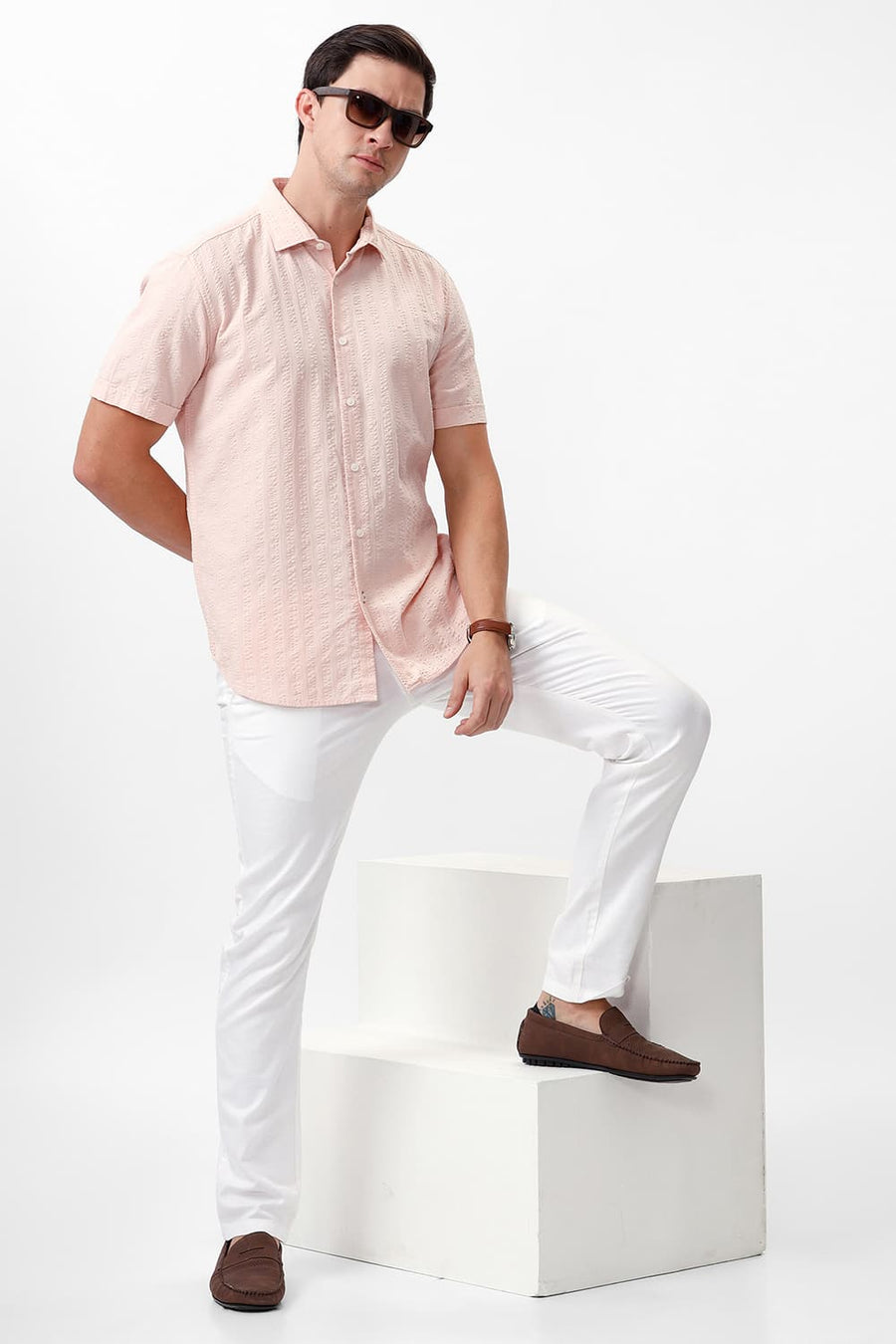 BASICS SLIM FIT PALE PEACH COTTON SEERSUCKER DOBBY HALFSLEEVES SHIRT