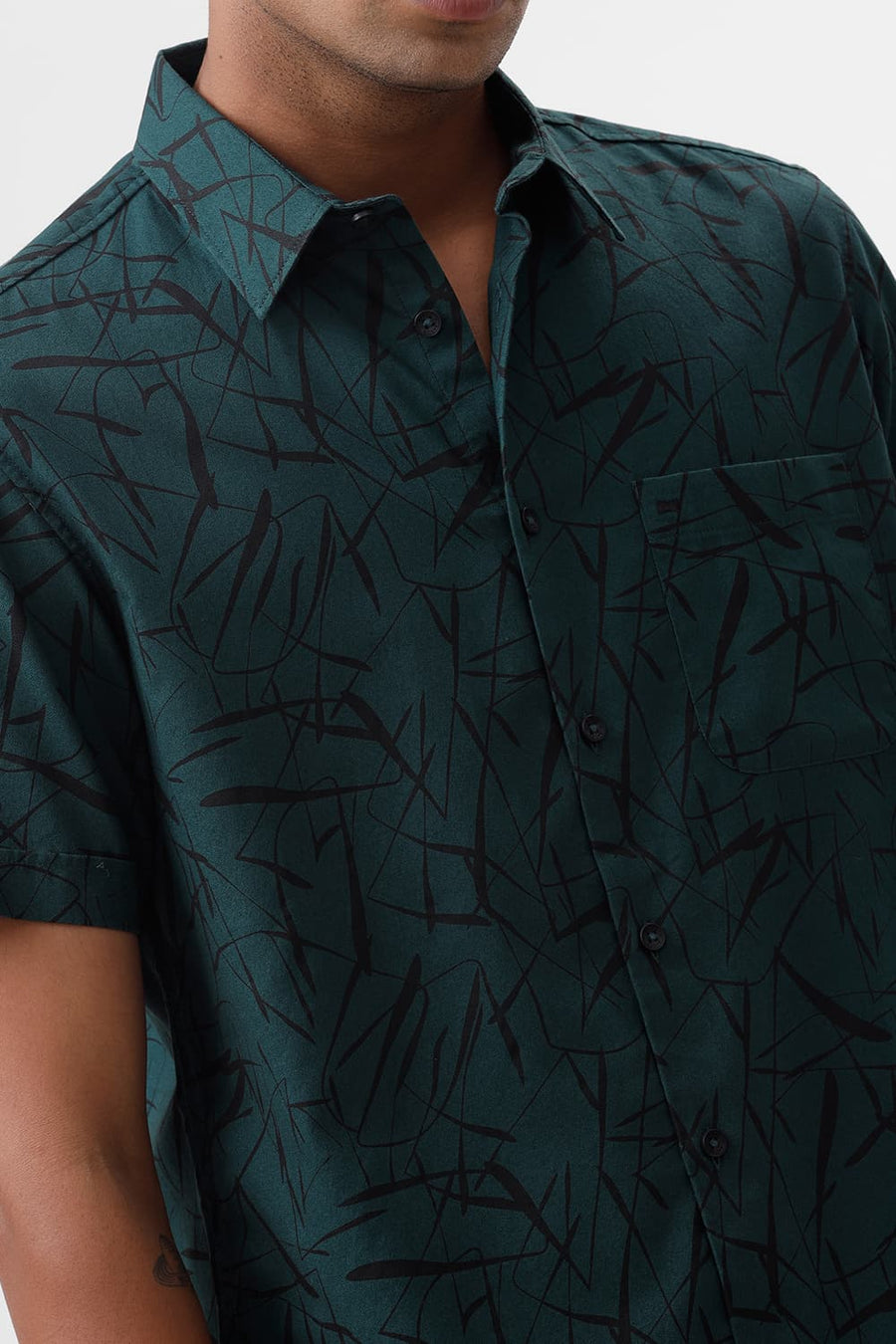 BASICS SLIM FIT FOREST GREEN COTTON CREPE PRINTED HALFSLEEVES SHIRT