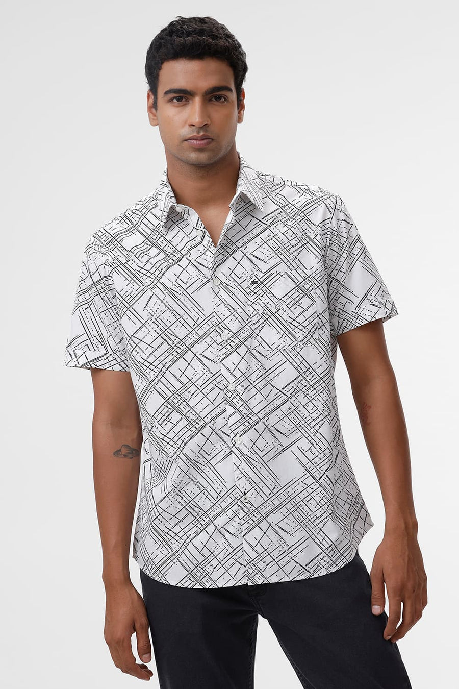 BASICS SLIM FIT WHITE CLOUD COTTON POPLIN PRINTED HALFSLEEVES SHIRT