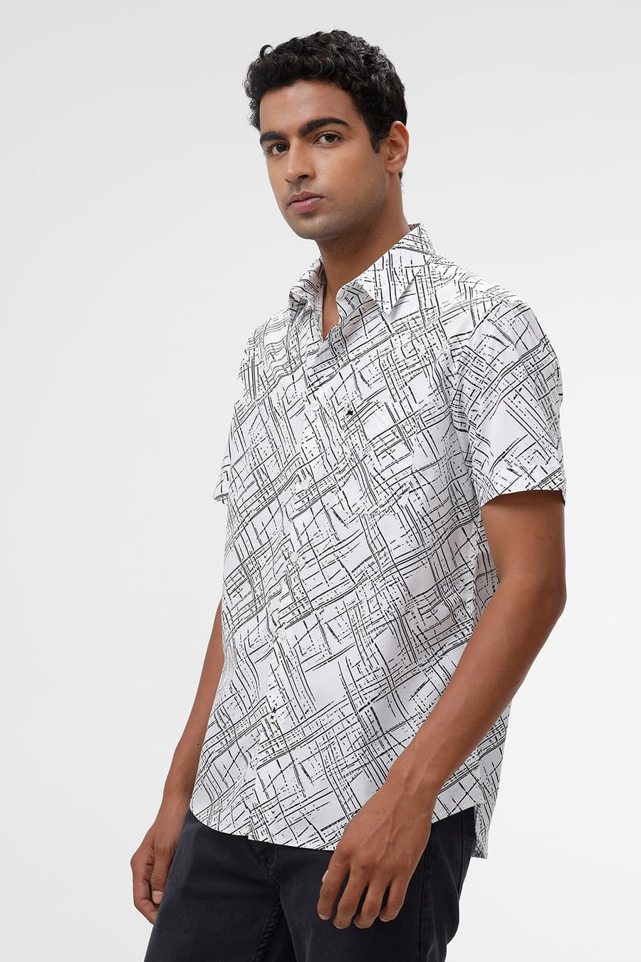 BASICS SLIM FIT WHITE CLOUD COTTON POPLIN PRINTED HALFSLEEVES SHIRT