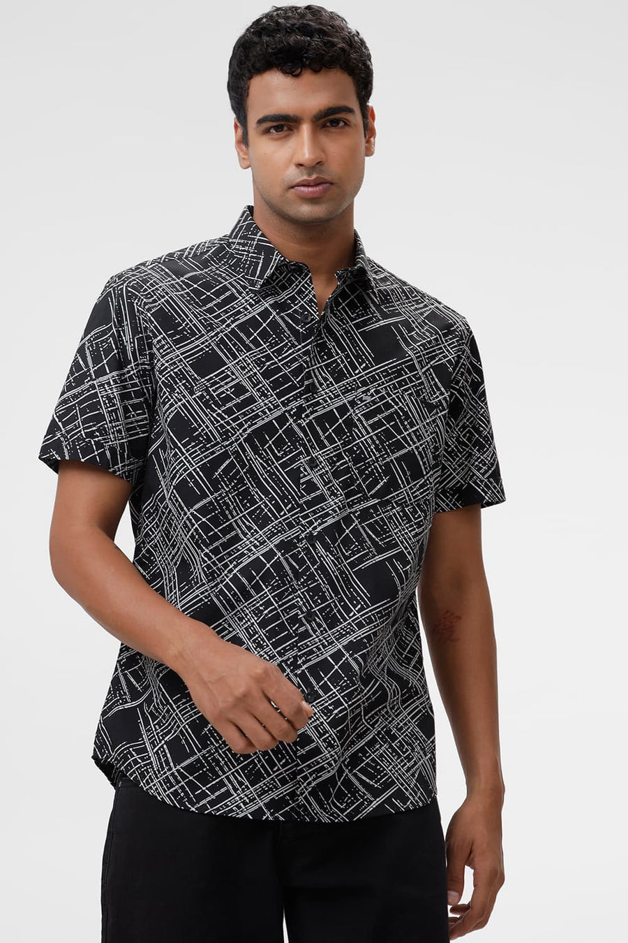 BASICS SLIM FIT PHANTOM BLACK COTTON POPLIN PRINTED HALFSLEEVES SHIRT