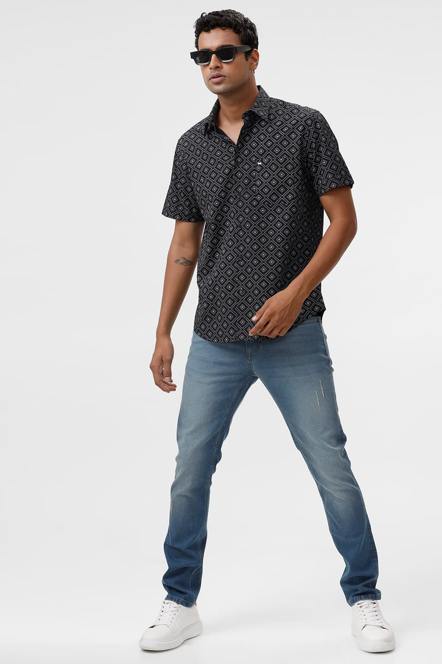 BASICS SLIM FIT BRISTOL BLACK COTTON POPLIN PRINTED HALFSLEEVES SHIRT