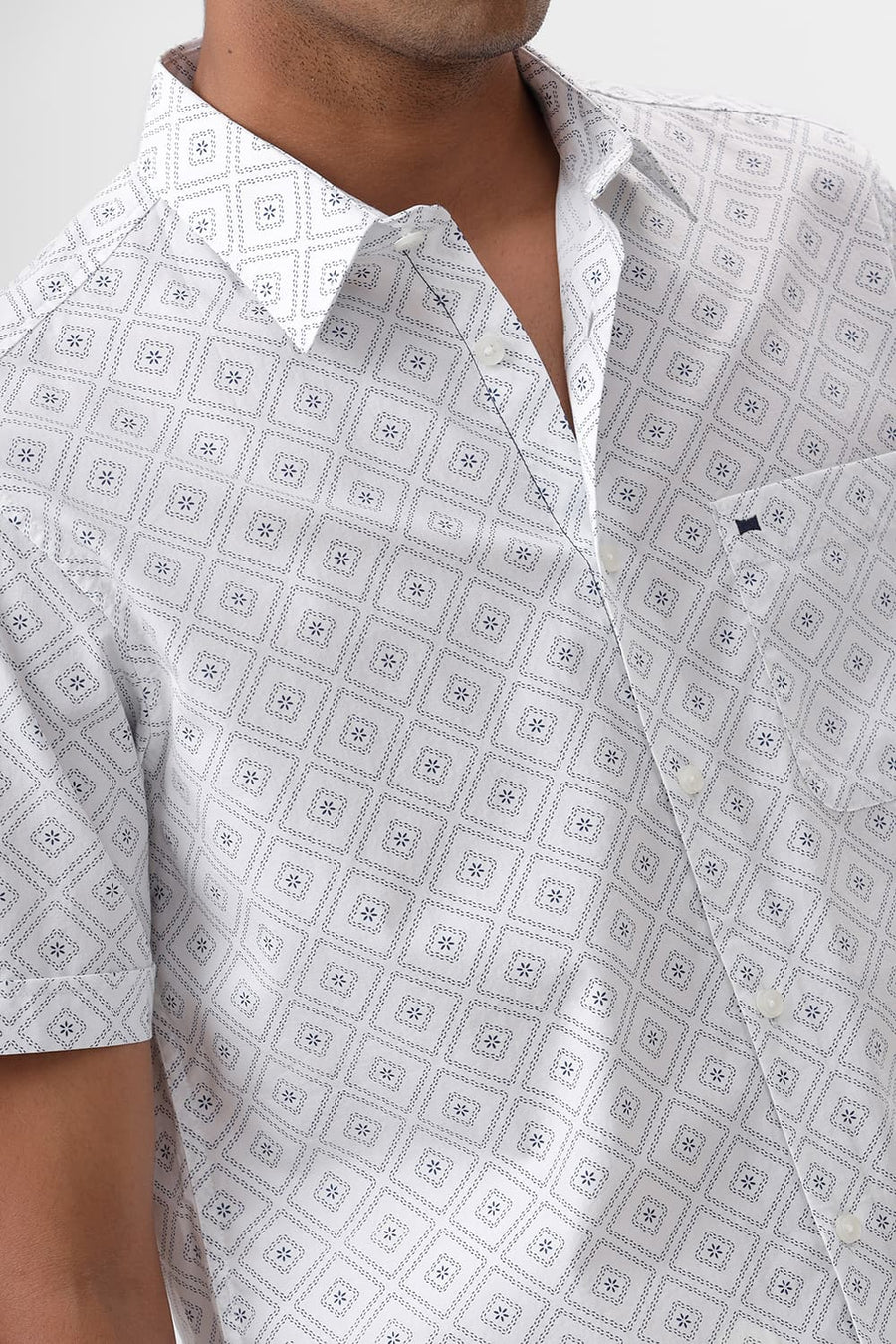 BASICS SLIM FIT WHITE CLOUD COTTON POPLIN PRINTED HALFSLEEVES SHIRT