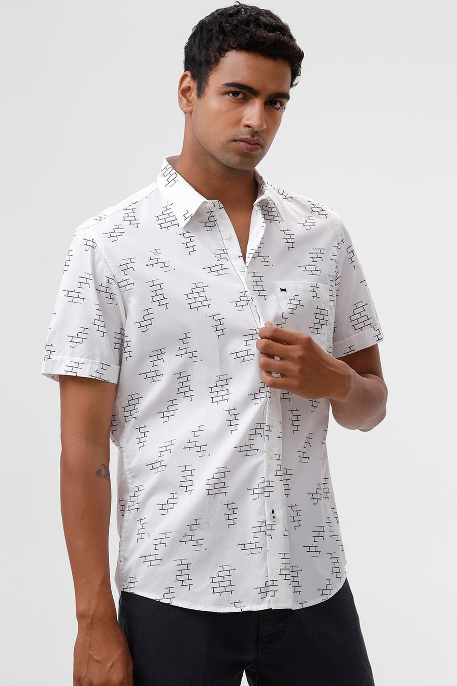 BASICS SLIM FIT CLOUD WHITE COTTON TWILL PRINTED HALFSLEEVES SHIRT