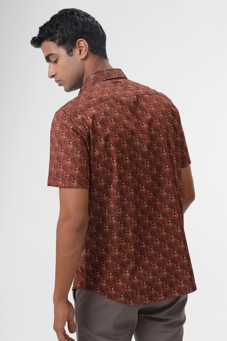 BASICS SLIM FIT CHERRY BROWN COTTON TWILL PRINTED HALFSLEEVES SHIRT