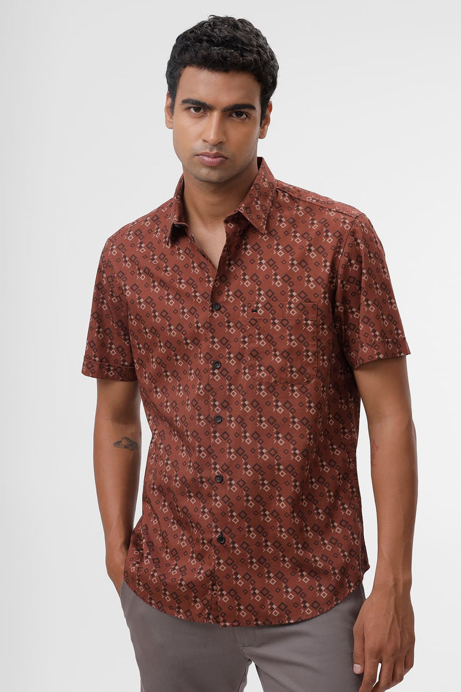 BASICS SLIM FIT CHERRY BROWN COTTON TWILL PRINTED HALFSLEEVES SHIRT