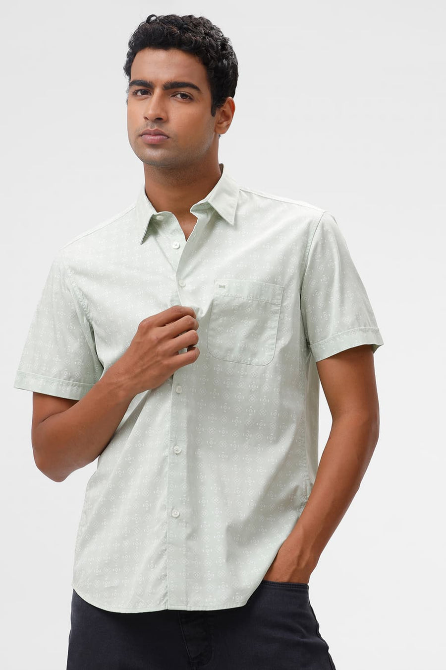 BASICS SLIM FIT CANARY GREEN COTTON TWILL PRINTED HALFSLEEVES SHIRT