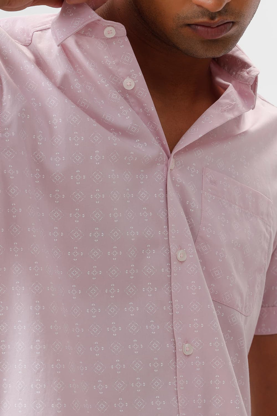BASICS SLIM FIT CHALK PINK COTTON TWILL PRINTED HALFSLEEVES SHIRT