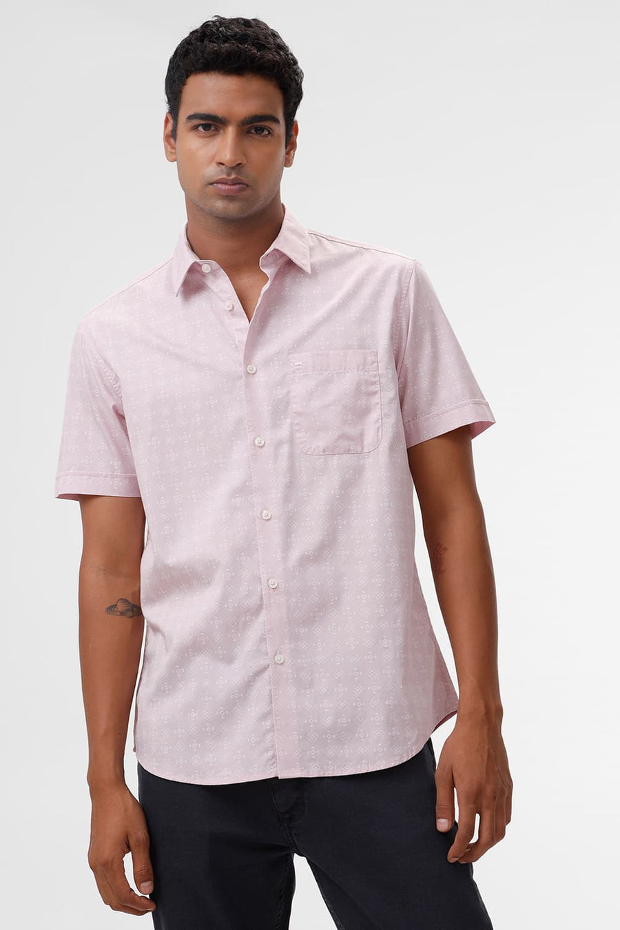 BASICS SLIM FIT CHALK PINK COTTON TWILL PRINTED HALFSLEEVES SHIRT
