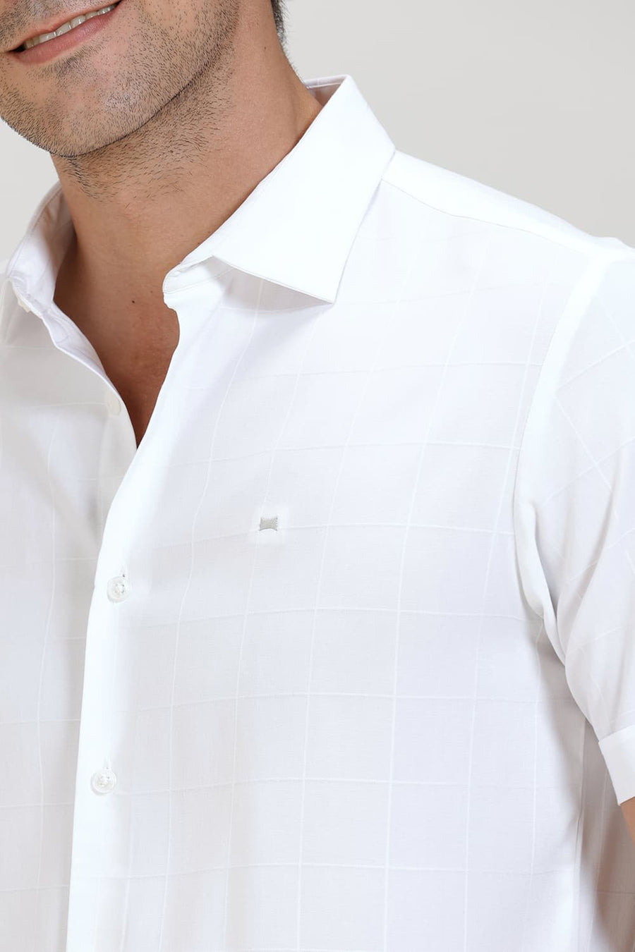 BASICS SLIM FIT BRILLIANT WHITE VISCOSE POLYESTER STRETCH SELF CHECKS HALFSLEEVES SHIRT