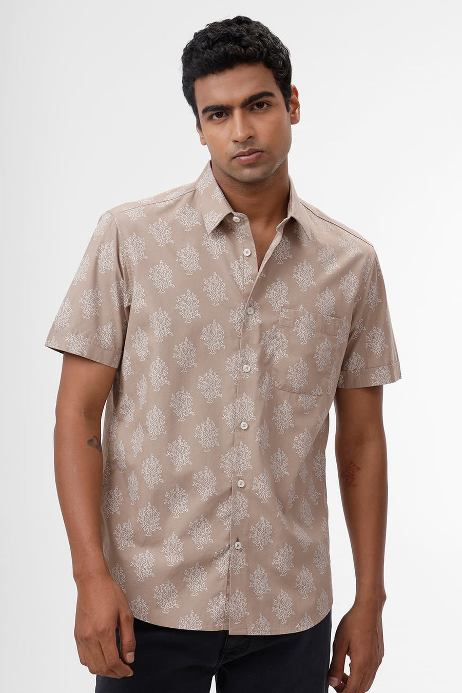 BASICS SLIM FIT AMPHORA BROWN COTTON POPLIN PRINTED HALFSLEEVES SHIRT
