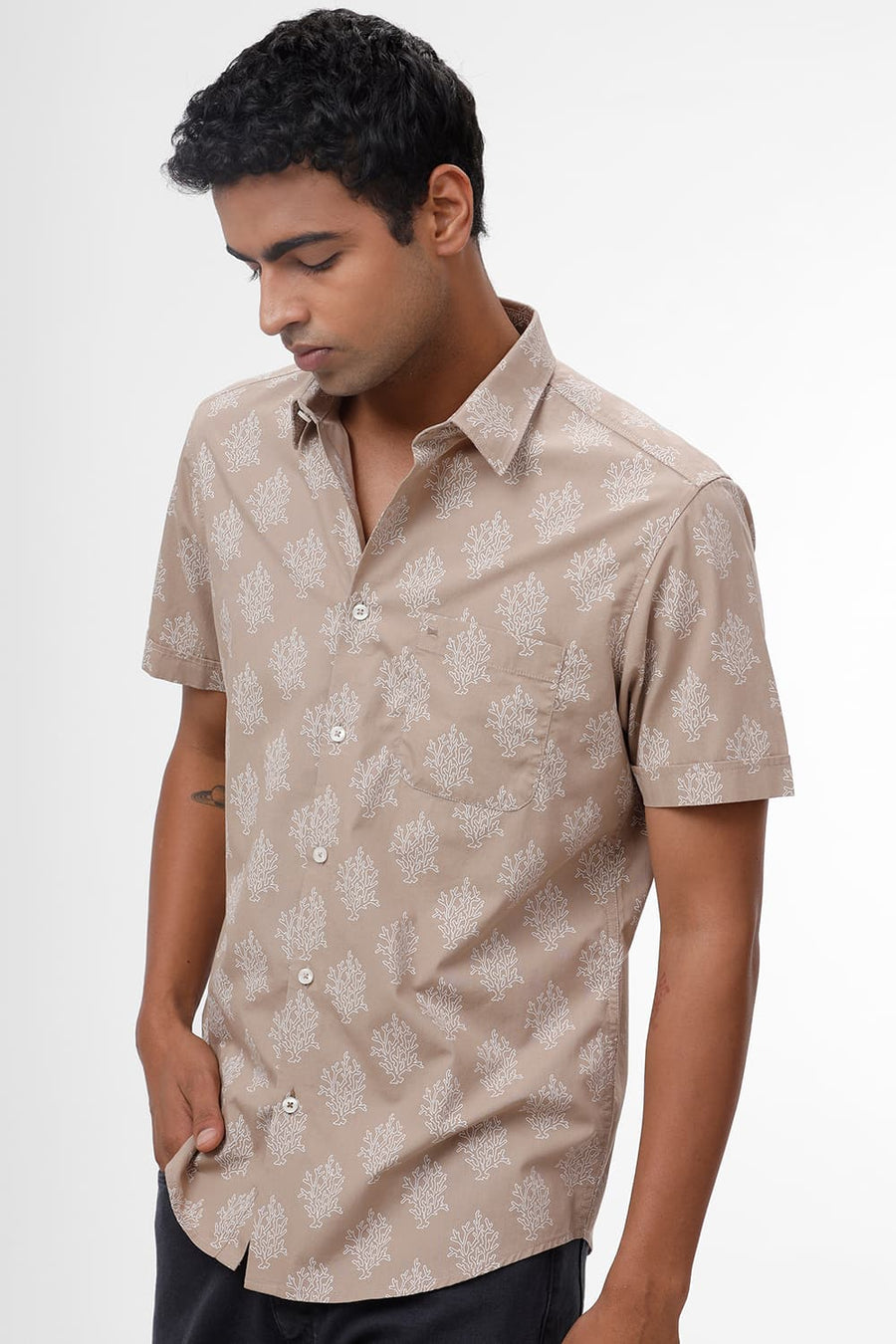 BASICS SLIM FIT AMPHORA BROWN COTTON POPLIN PRINTED HALFSLEEVES SHIRT