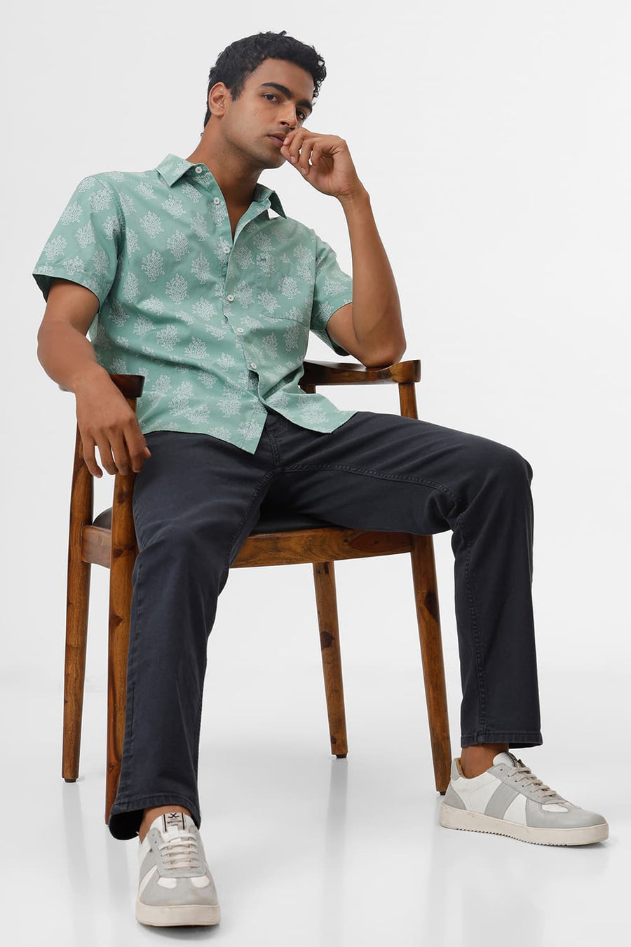 BASICS SLIM FIT GRASS GREEN COTTON POPLIN PRINTED HALFSLEEVES SHIRT