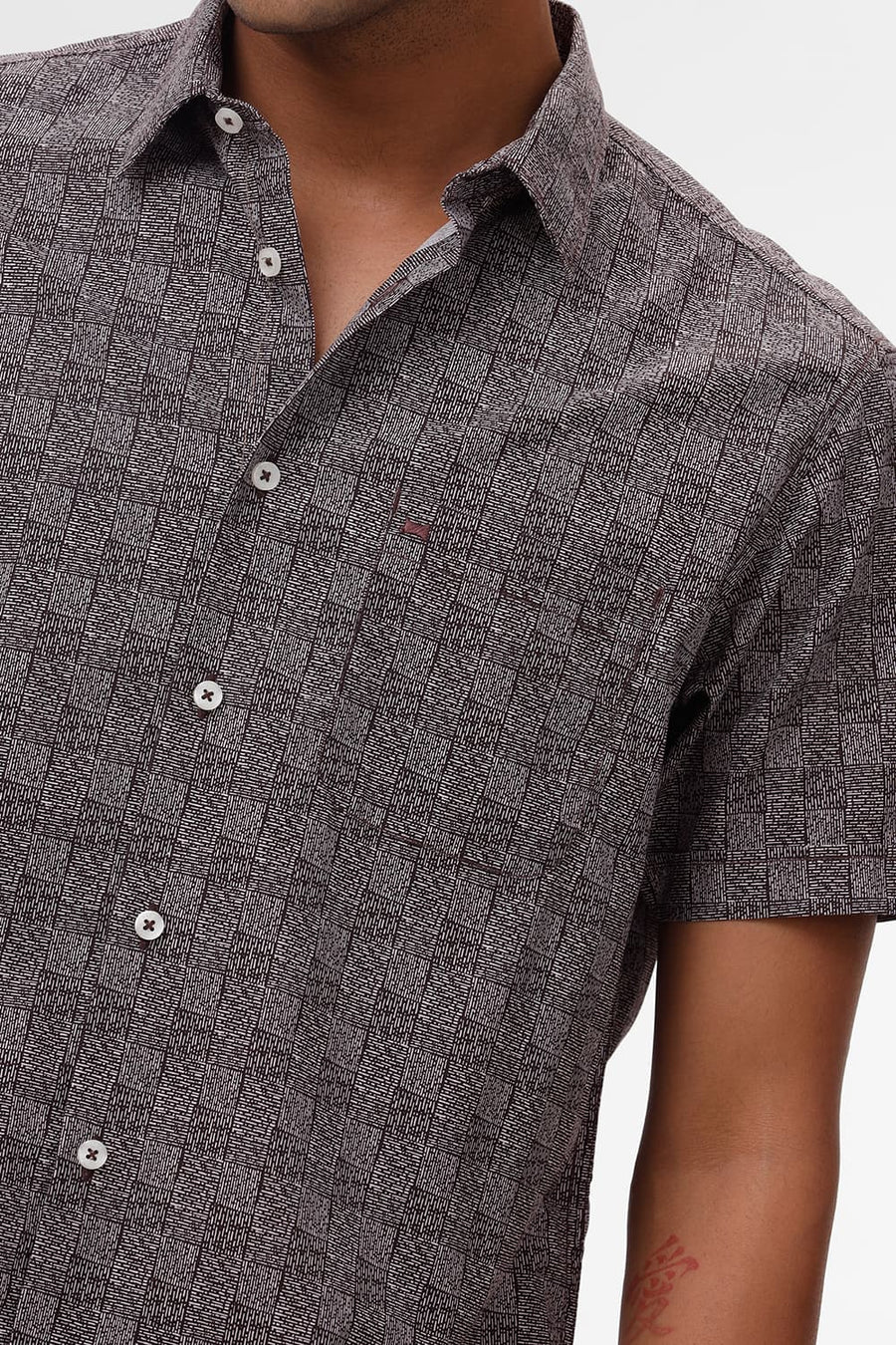BASICS SLIM FIT MAROON FUDGE COTTON POPLIN PRINTED HALFSLEEVES SHIRT