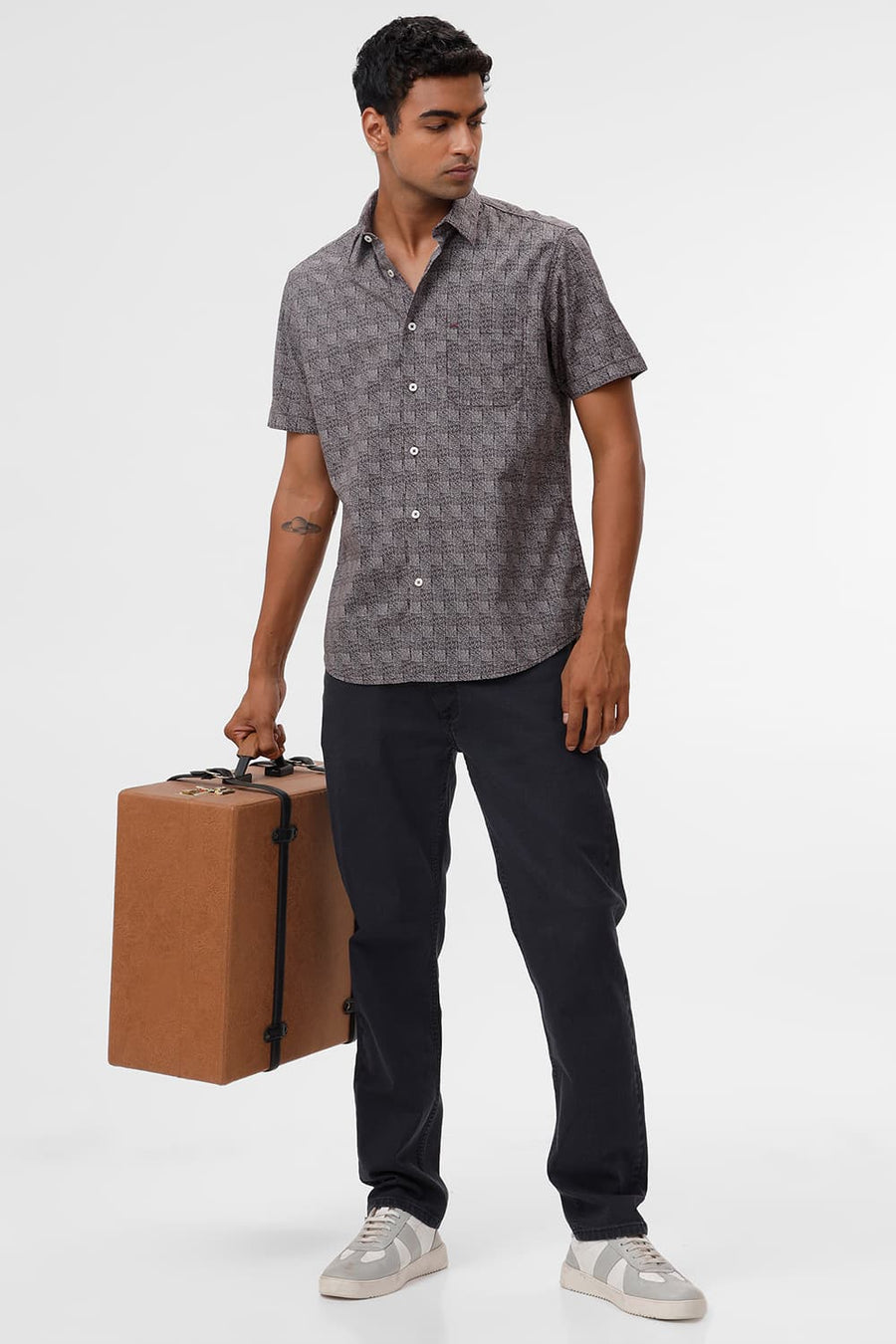 BASICS SLIM FIT MAROON FUDGE COTTON POPLIN PRINTED HALFSLEEVES SHIRT