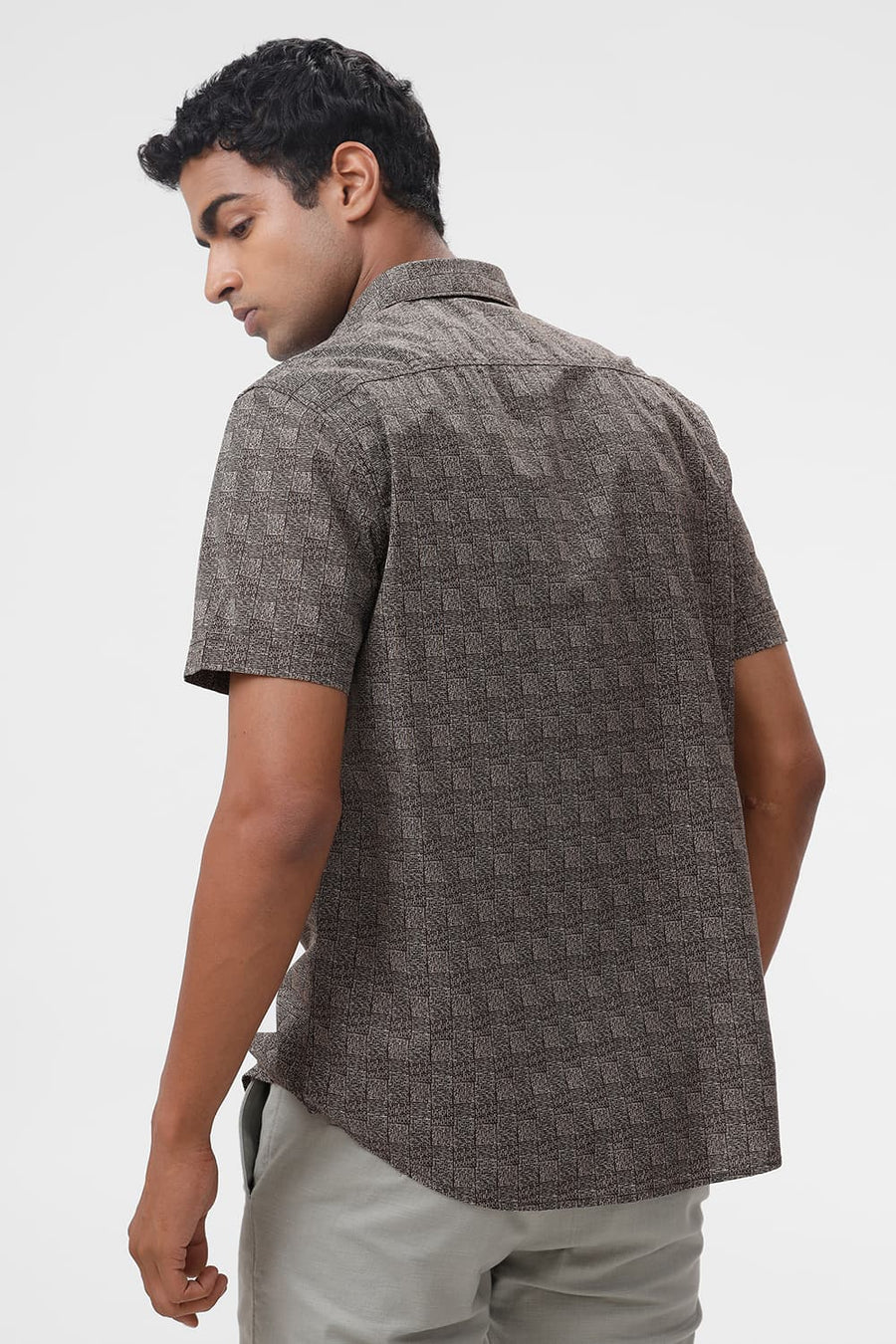 BASICS SLIM FIT CARAFE BROWN COTTON POPLIN PRINTED HALFSLEEVES SHIRT