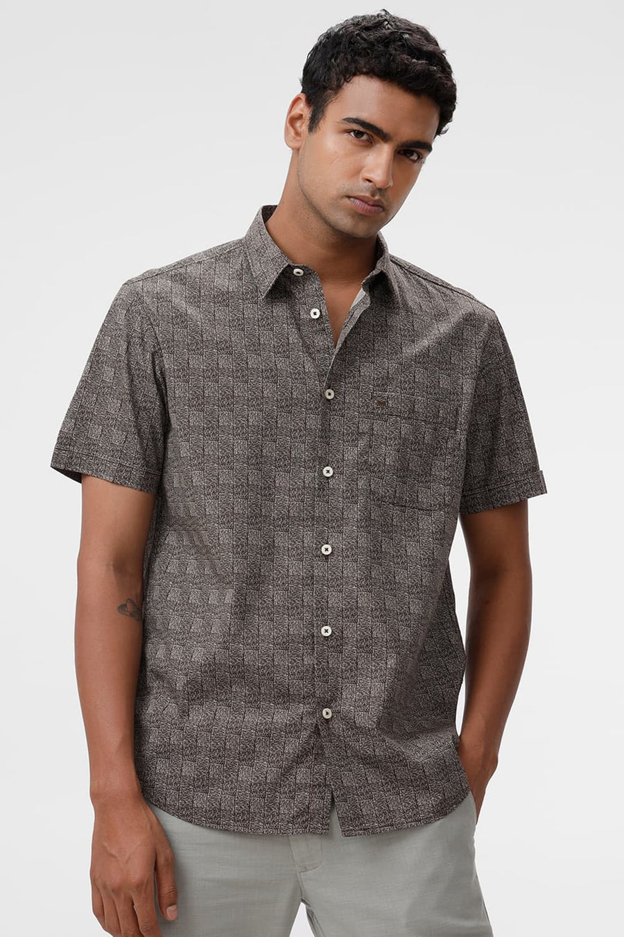 BASICS SLIM FIT CARAFE BROWN COTTON POPLIN PRINTED HALFSLEEVES SHIRT