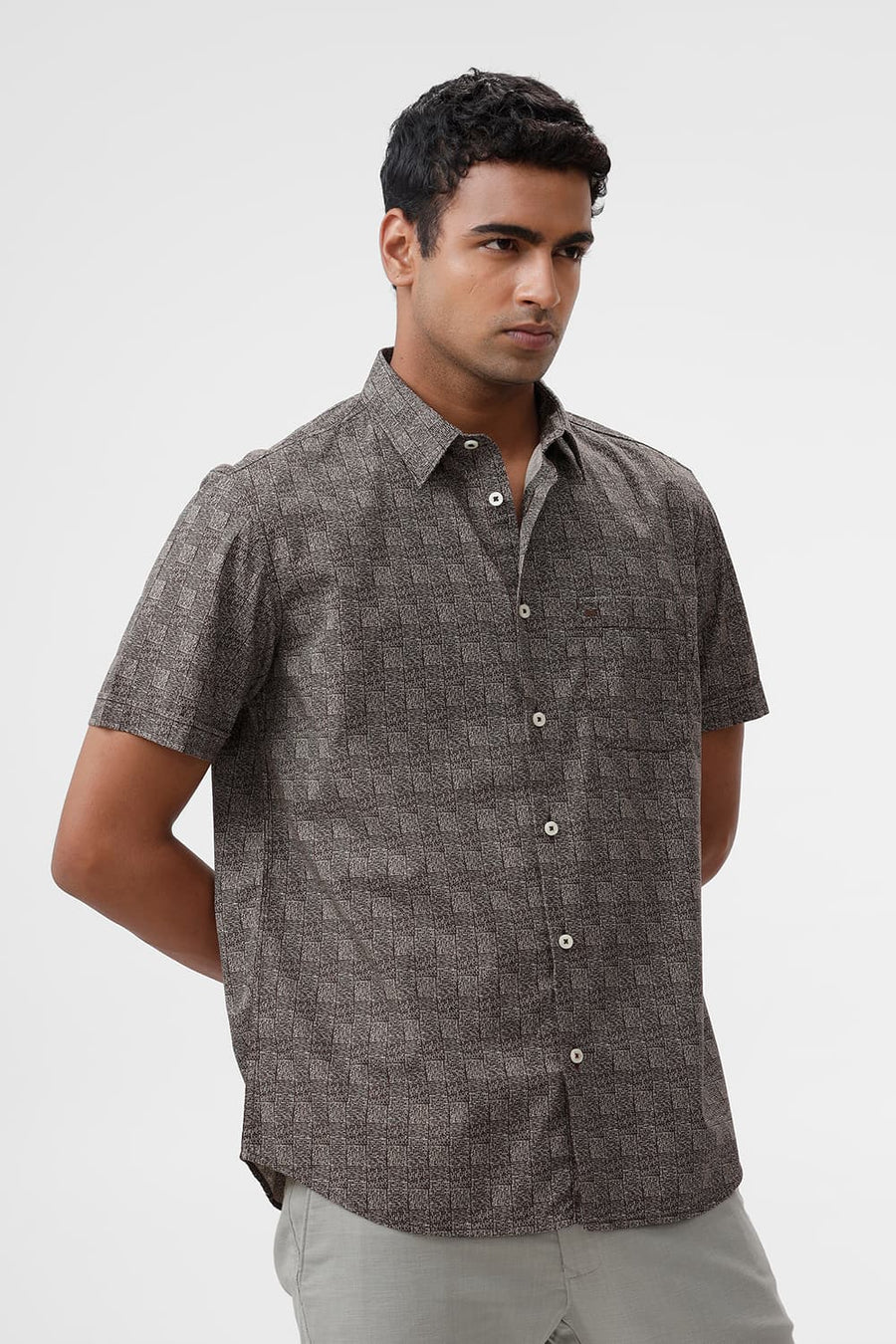 BASICS SLIM FIT CARAFE BROWN COTTON POPLIN PRINTED HALFSLEEVES SHIRT