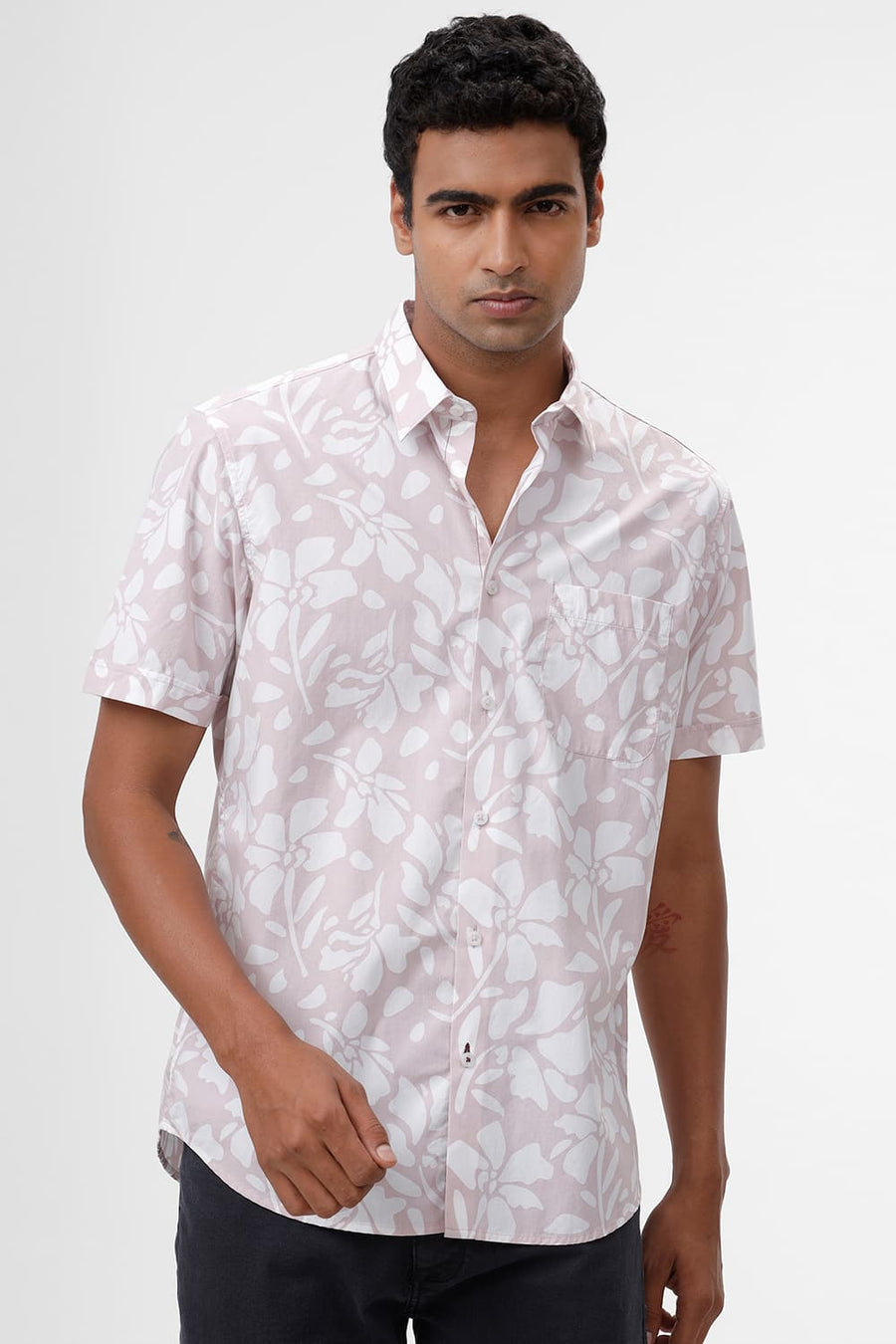 BASICS SLIM FIT SMOKE PINK COTTON POPLIN PRINTED HALFSLEEVES SHIRT