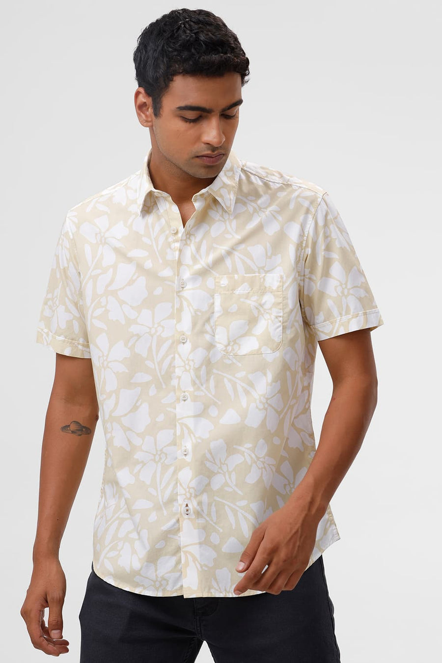 BASICS SLIM FIT YELLOW MIST COTTON POPLIN PRINTED HALFSLEEVES SHIRT
