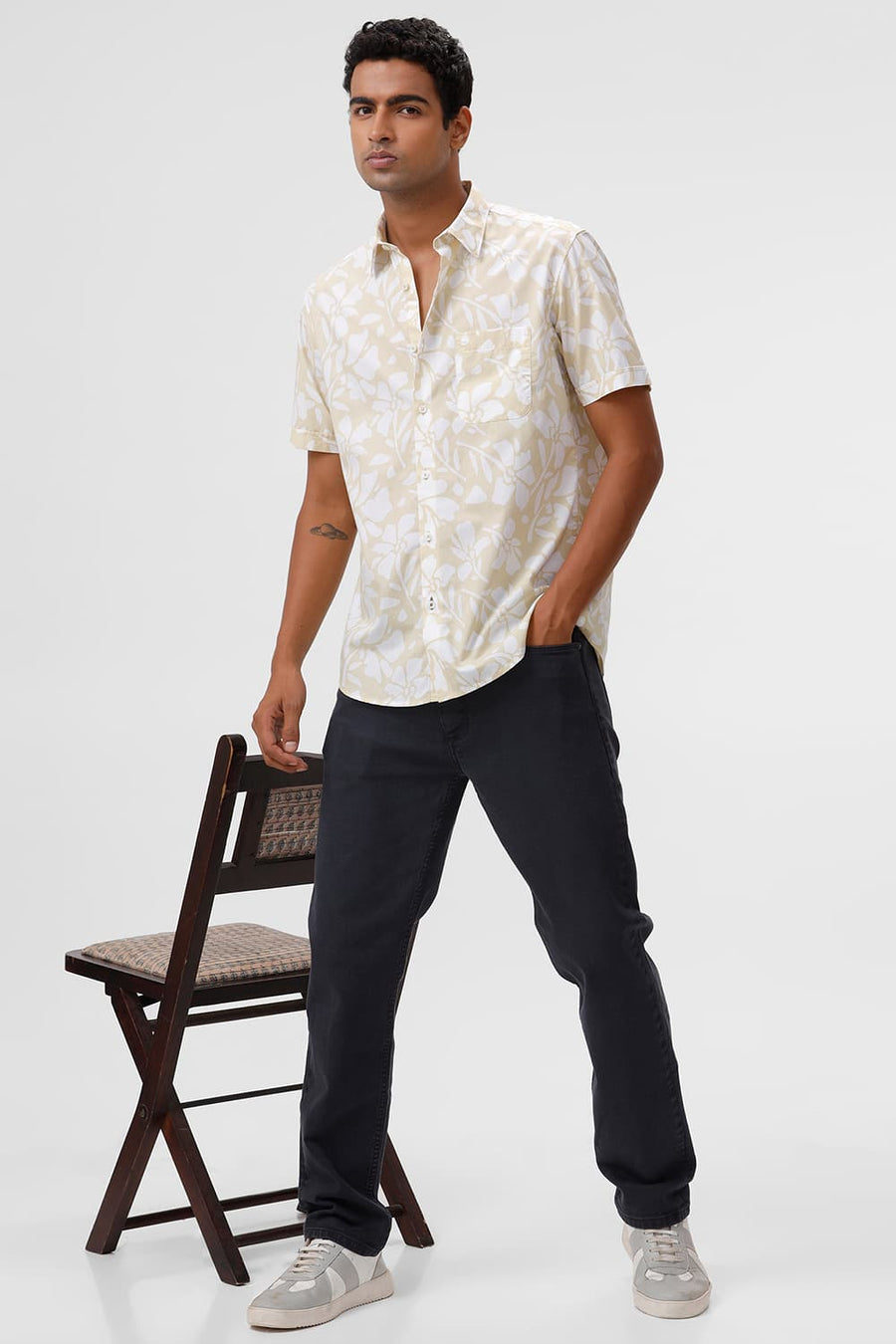 BASICS SLIM FIT YELLOW MIST COTTON POPLIN PRINTED HALFSLEEVES SHIRT