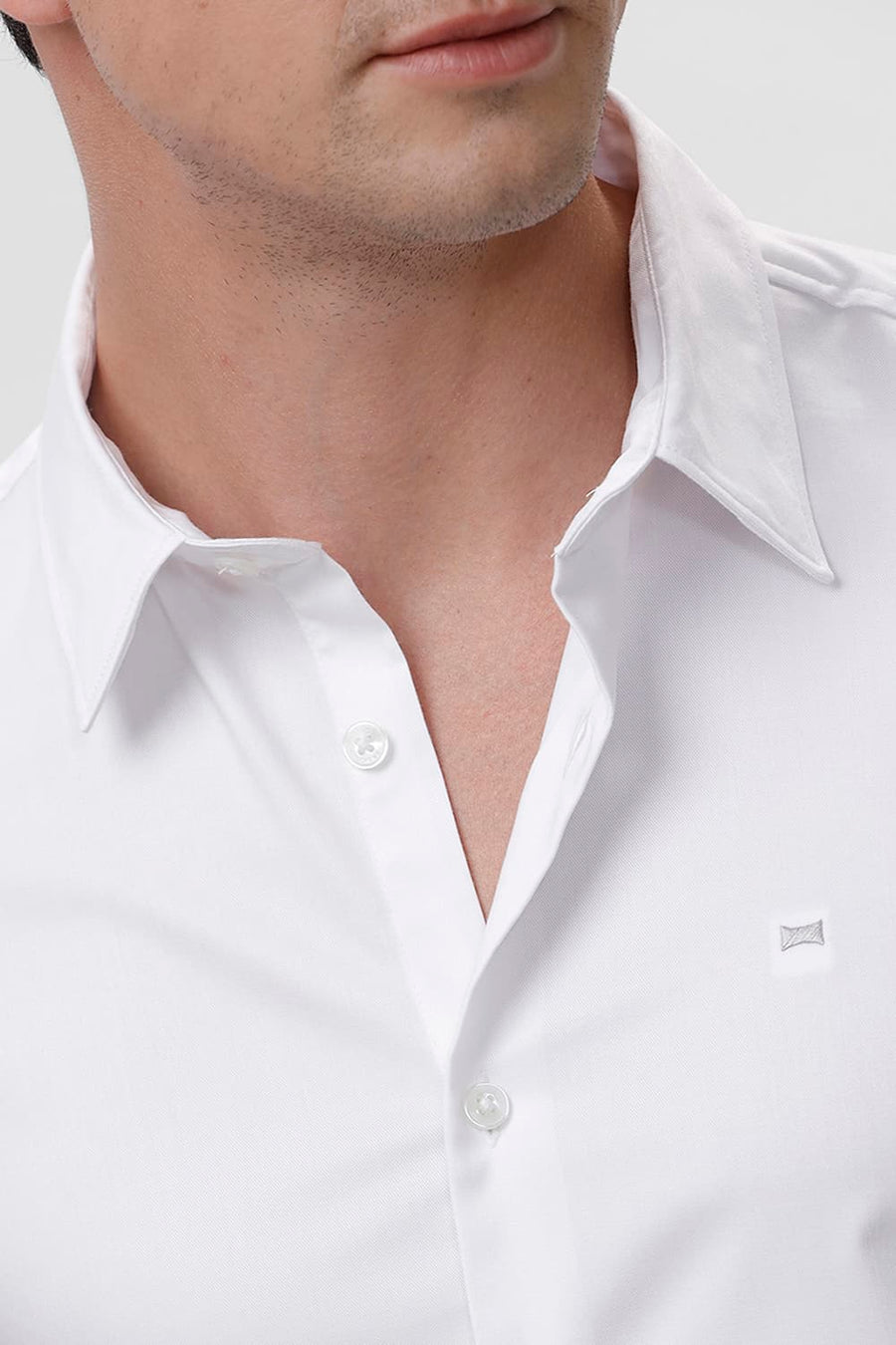 BASICS SLIM FIT LUCENT WHITE BAMBOO POLYESTER STRETCH HALFSLEEVES SHIRT