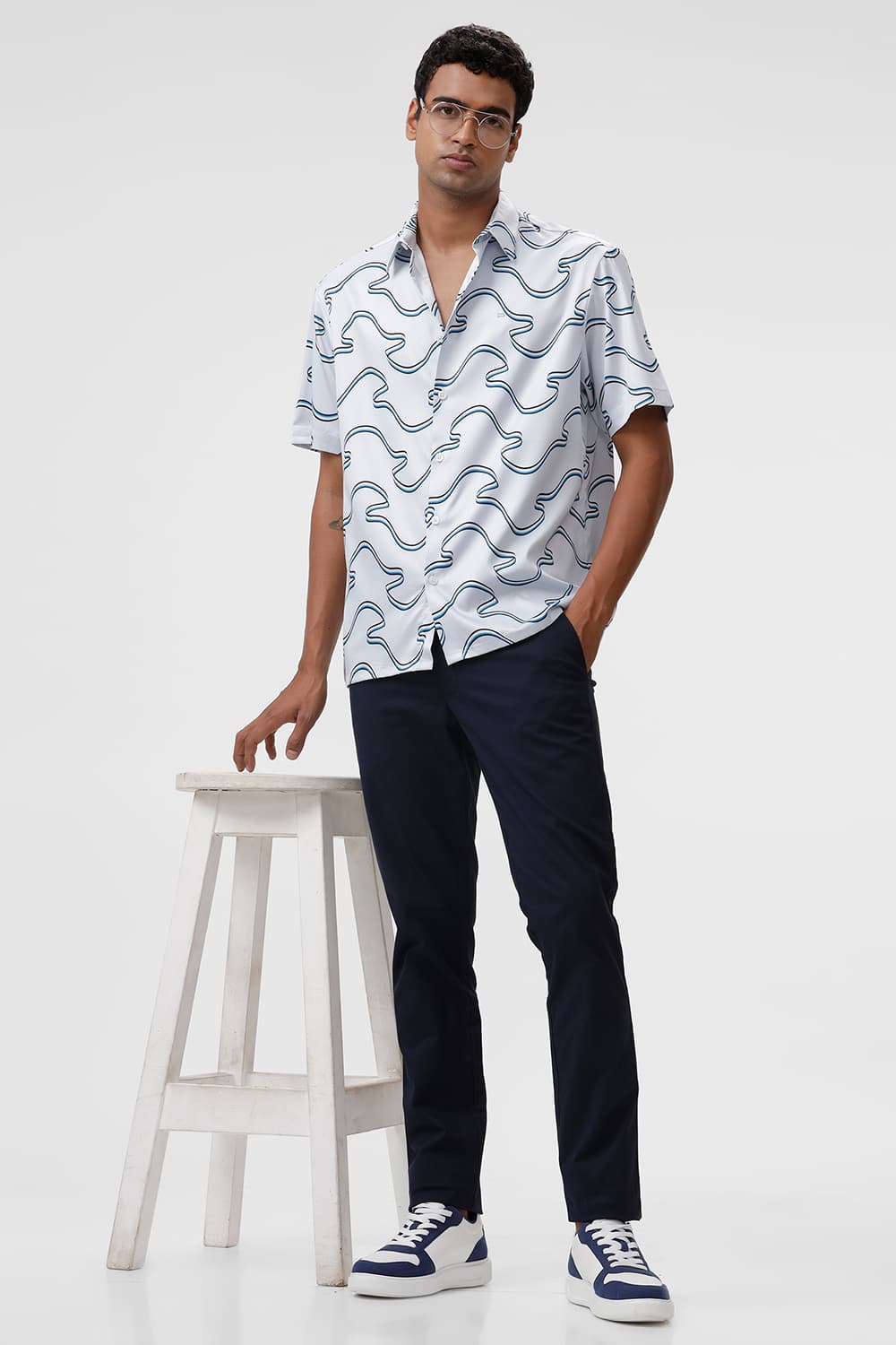 RELAXED FIT POLYESTER STRETCH TWILL PRINTED HALFSLEEVES SHIRT