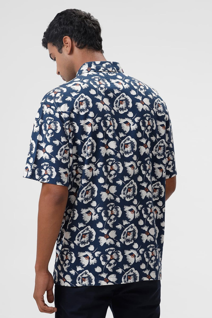 BASICS RELAXED FIT POSEIDON BLUE COTTON VISCOSE TWILL PRINTED HALFSLEEVES SHIRT